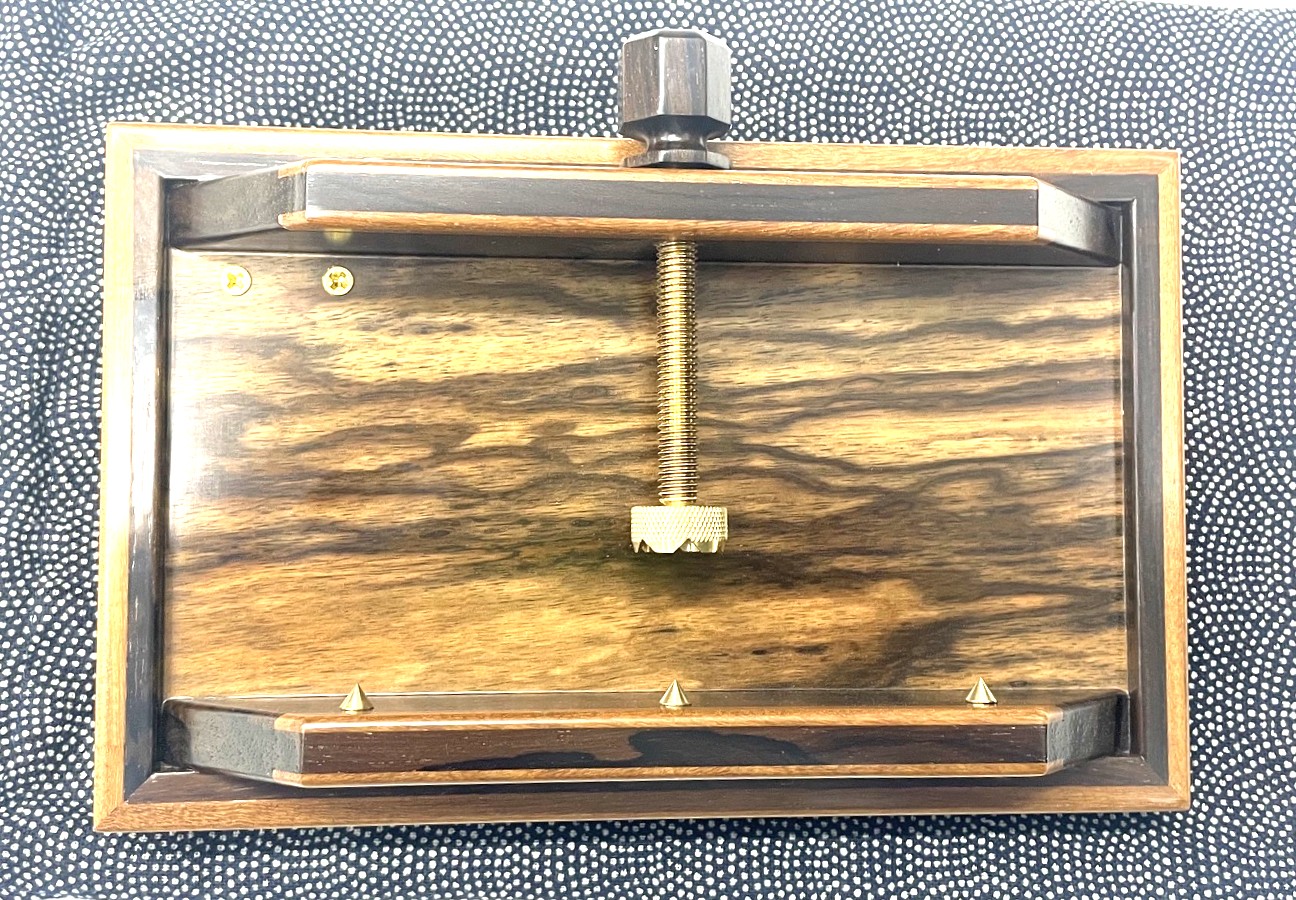 新作・テーブル・黒柿孔雀杢・13.2×21㎝・KP-1016 - へら鮒専門店 柴舟